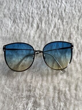 Blue Gradient Oversized Women's Sunglasses